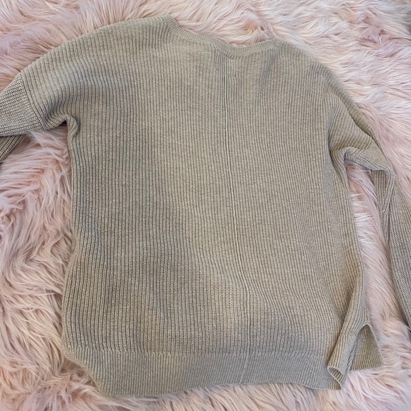 ABERCROMBIE & FITCH OVERSIZED V NECK SWEATER BEIGE - Picture 4 of 4